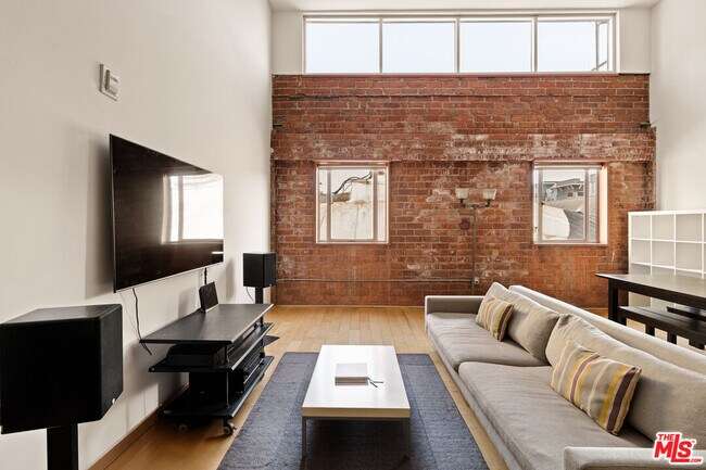 Building Photo - 120 S Hewitt St