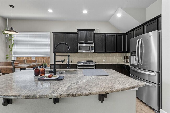 Building Photo - 513 Cerezo Dr