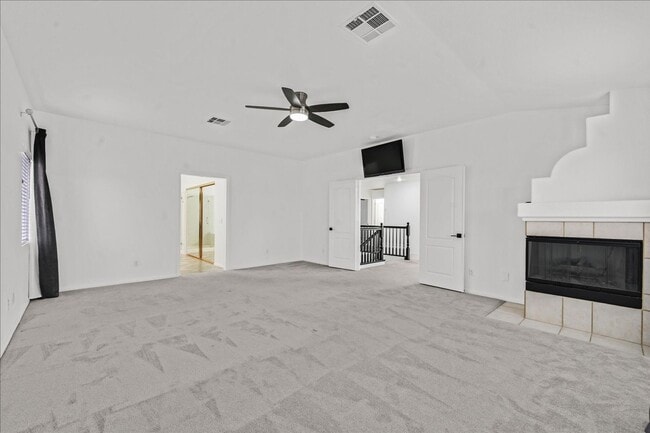 Building Photo - Desirable 4 Bedroom Home with Pool near Summerlin!
