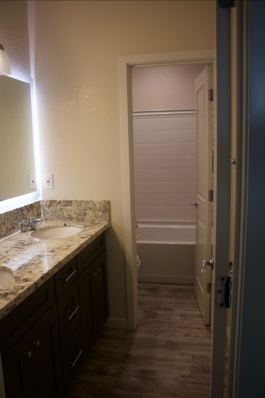 Building Photo - 49 Lake House Ct