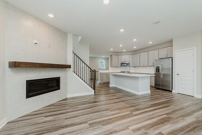 Building Photo - Beautiful Townhome in Carmel