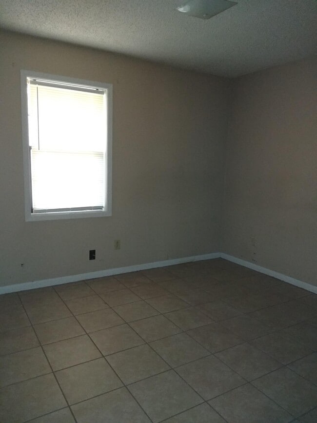 Building Photo - 1017 Sybil Dr