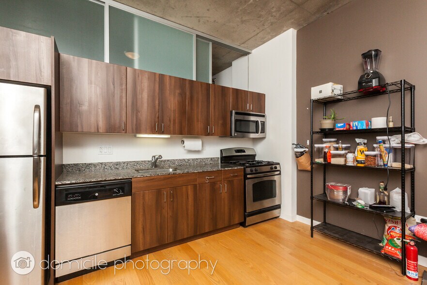 Building Photo - 235 W Van Buren St