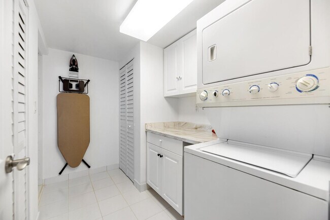 Building Photo - 2000 S Ocean Dr