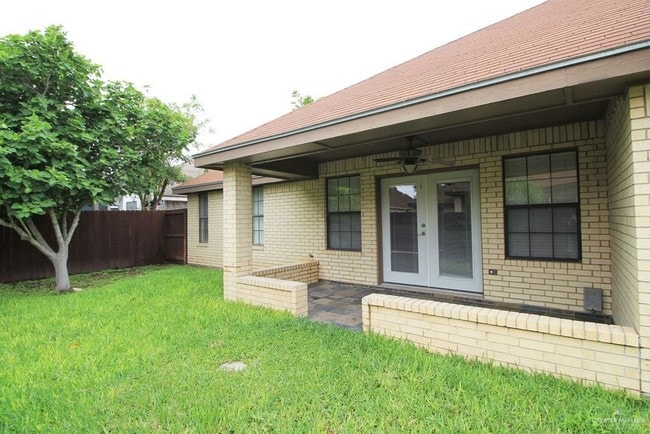 Building Photo - 15 Falcon Ave W