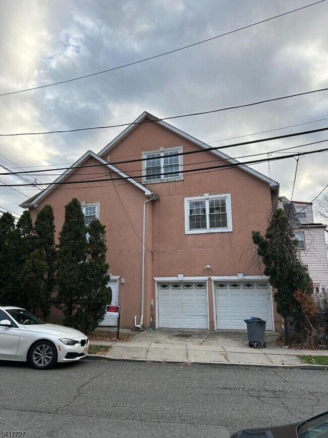 Building Photo - 150 Orange St