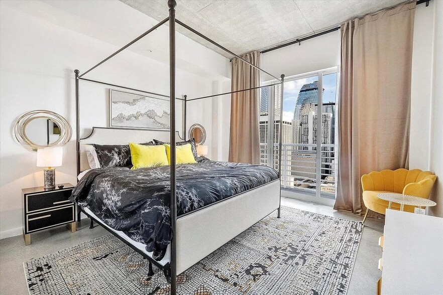 Building Photo - 133 NE 2nd Ave