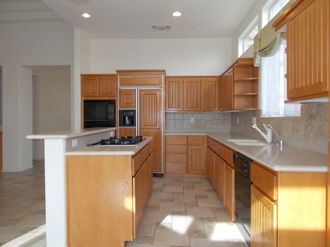 Building Photo - Single-Story Townhome with Golf Course Views in Summerlin