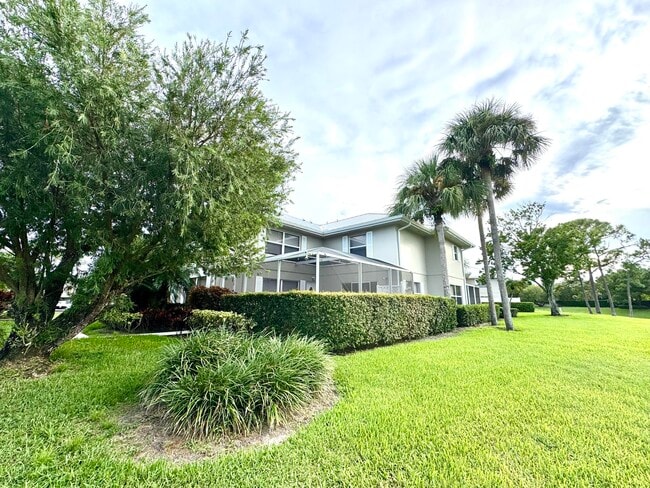Building Photo - 2813 SW Lakemont Pl