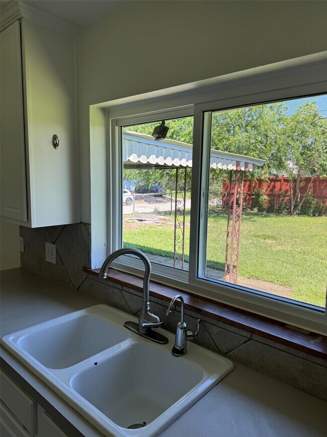 Building Photo - 946 Stonecrest Dr
