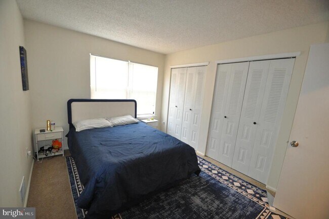 Building Photo - 13 Voscek Ct