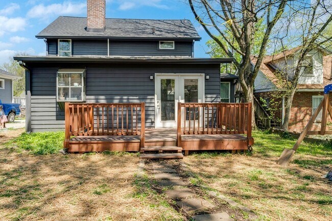 Building Photo - 1422 Benjamin St