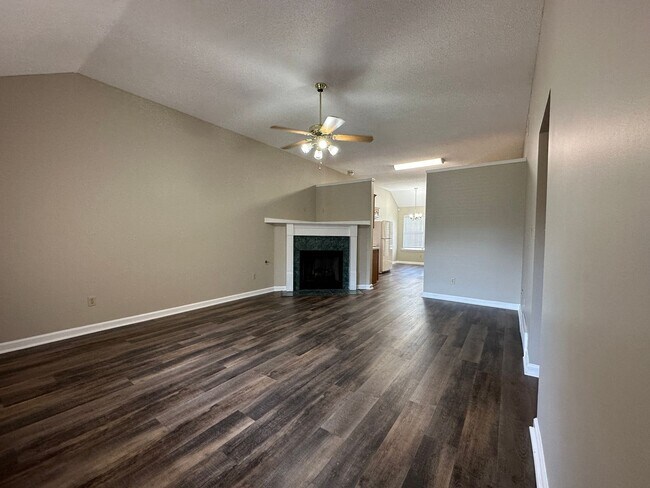 Building Photo - Olive Branch/ Center Hill Area- 3BR/ 2BA AVAILABLE NOW! New Flooring and Freshly Painted!