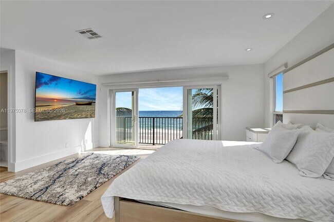 Building Photo - 1194 Hillsboro Mile Unit 1