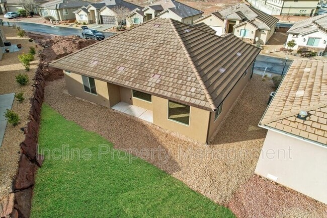 Building Photo - 2261 Tonaquint Dr