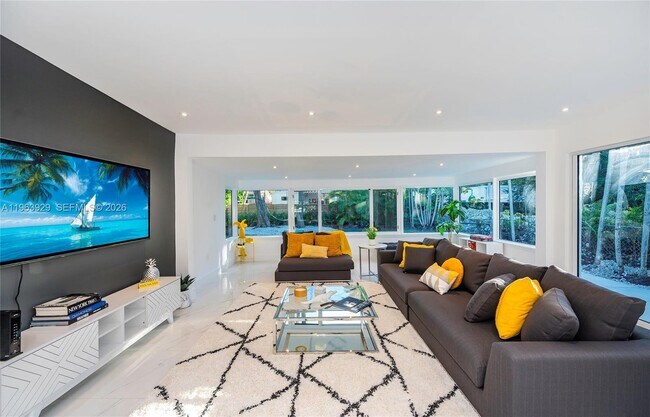 Building Photo - 770 NE 77th St