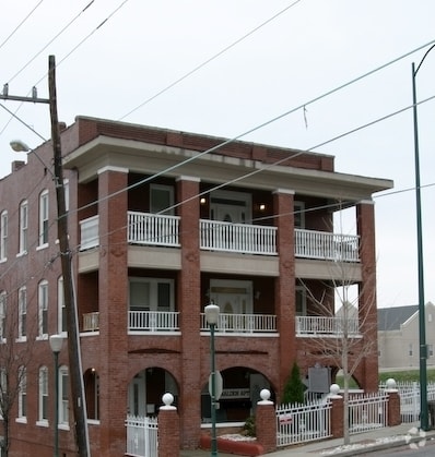 Building Photo - 528 E 8th St