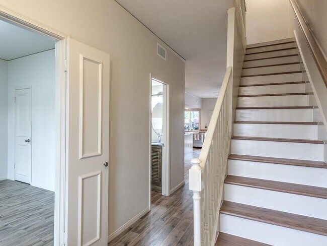 Building Photo - 14703 Barryknoll Ln