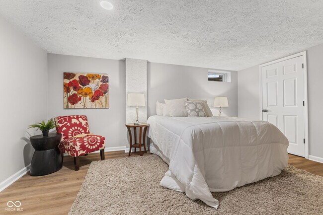 Building Photo - 111 W Southern Ave