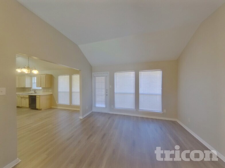 Building Photo - 7501 Ashcroft Cir