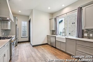 Building Photo - 661 inner