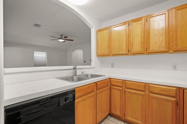 Building Photo - 2624 Gwendolyn Ln