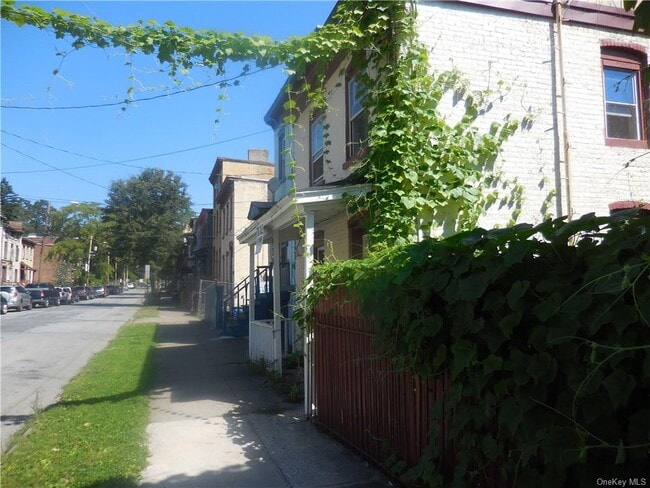 Building Photo - 130 Johnston St