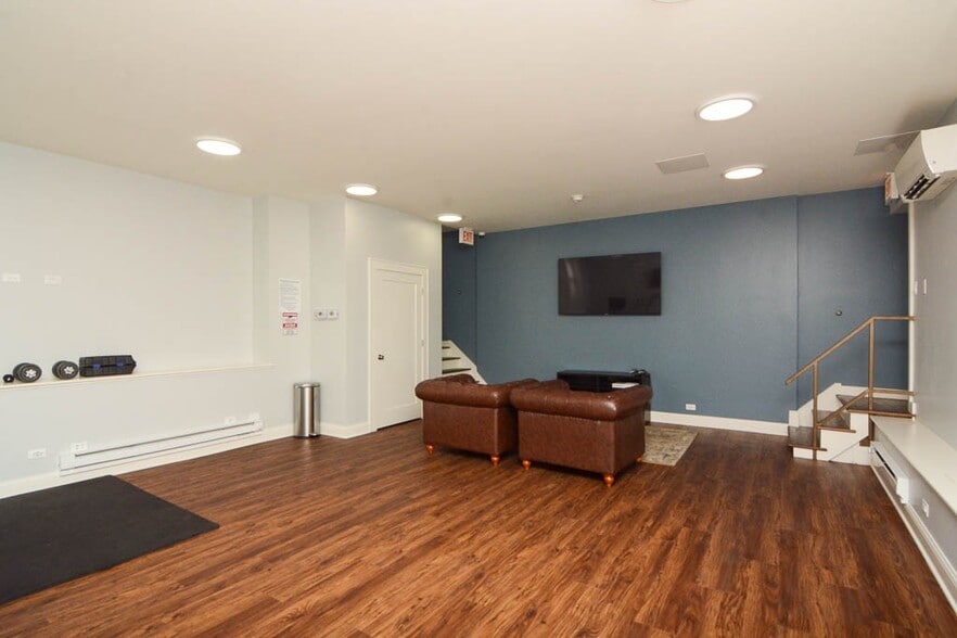 Building Photo - 817 W Lakeside Pl