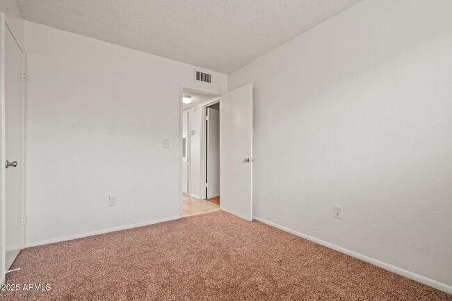 Building Photo - 3308 W Loma Ln