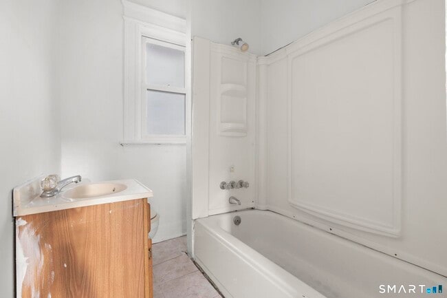 Building Photo - 97 Wall St