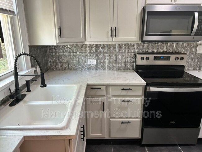 Building Photo - 210 Biltmore St