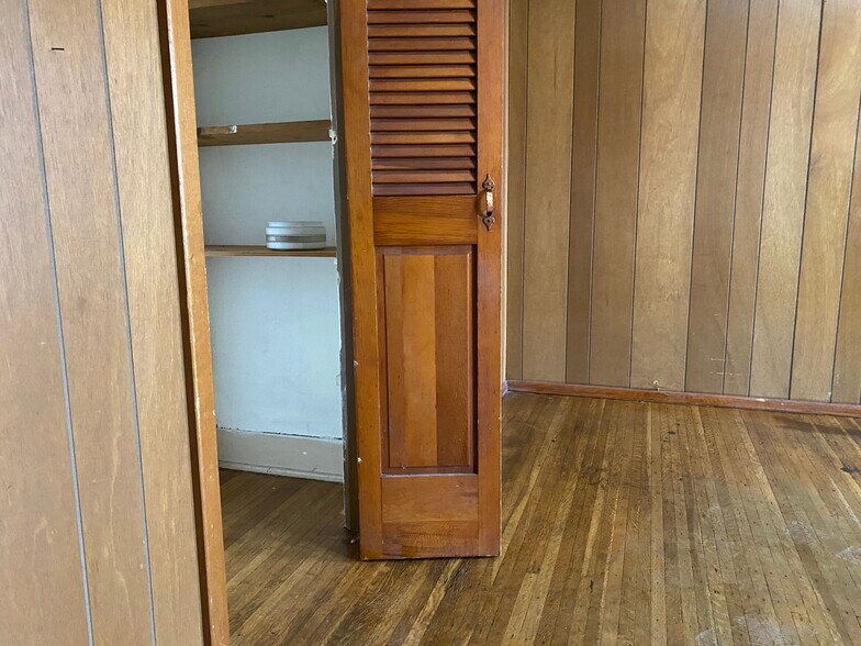 Building Photo - 127 Selye Terrace