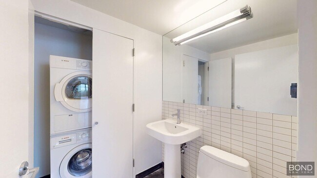 Building Photo - 222 E 39th St