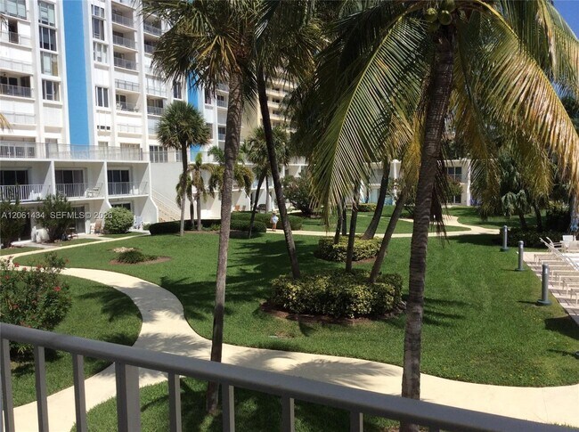 Building Photo - 881 Ocean Dr