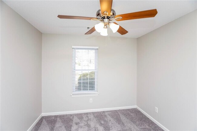 Building Photo - 122 Collins Dr