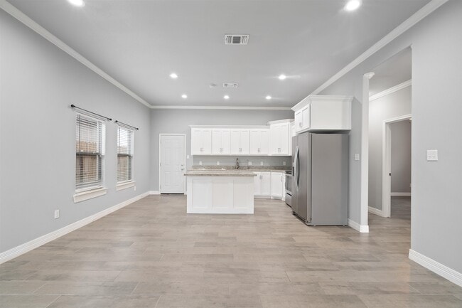 Building Photo - 1010 Tesoro Stone