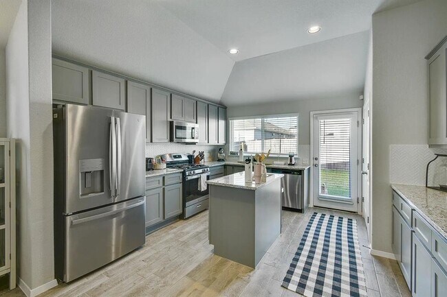 Building Photo - 121 Crescent St