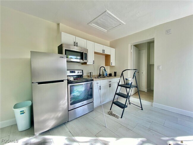 Building Photo - 1638 Cypress Dr