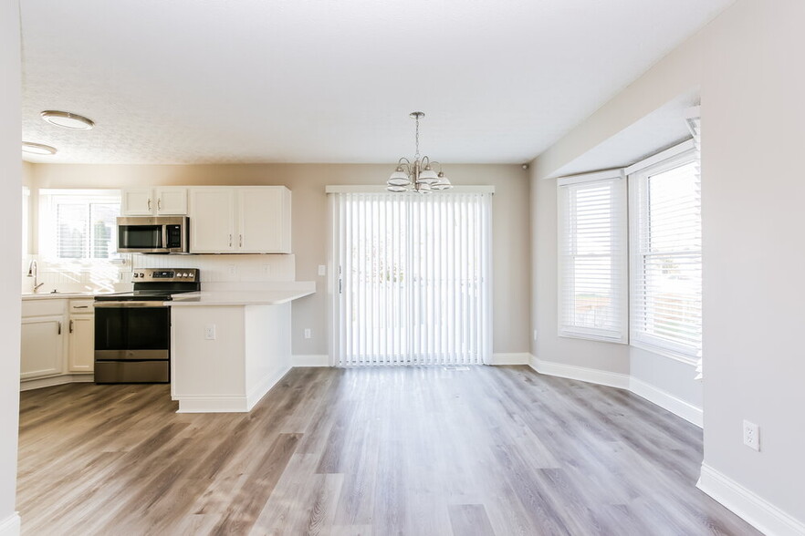 Building Photo - 5812 Landsview Dr