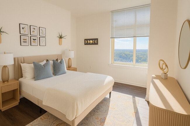 Building Photo - 1556 Spring Hill Rd