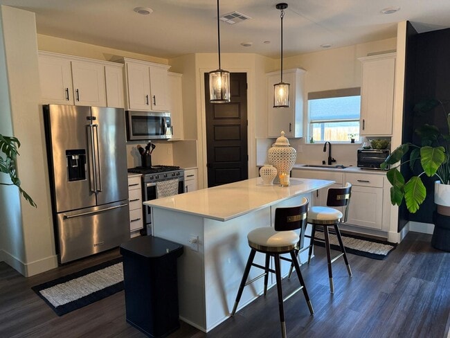 Building Photo - Don't miss the chance to view this stunning in Bakersfield - Flexible Leases available -  Coming ...