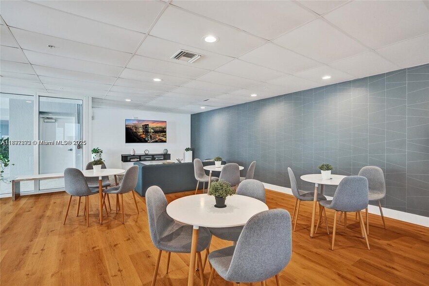 Building Photo - 170 SE 14th St