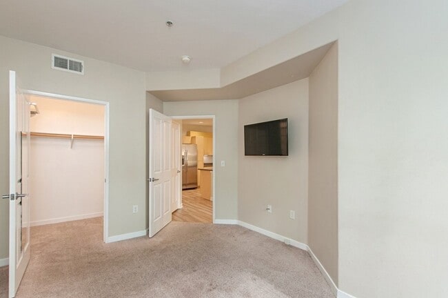 Building Photo - 1 Bedroom centrally located in Little Italy!!