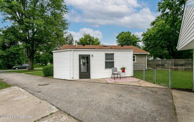 Building Photo - 9606 El Prado St