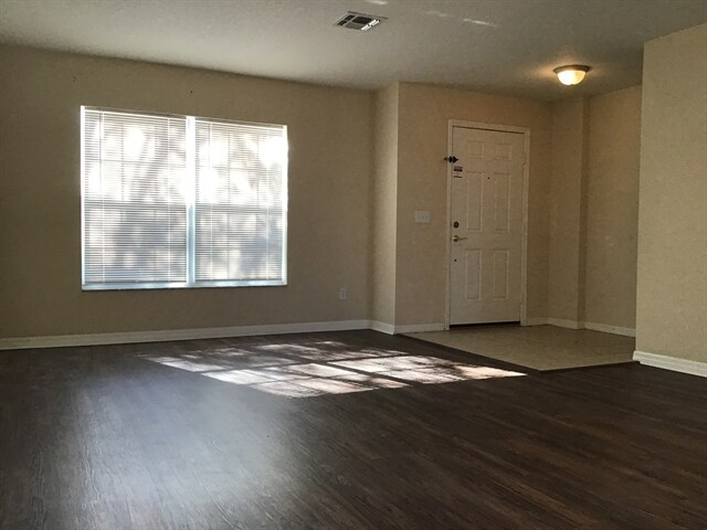 Building Photo - 357 Sky Valley St