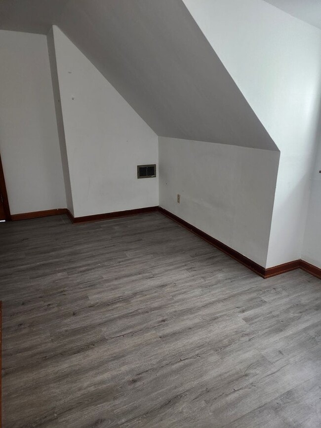 Building Photo - Single family home in great neighborhood!