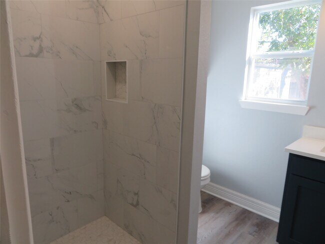 Building Photo - 1103 Jocelyn St