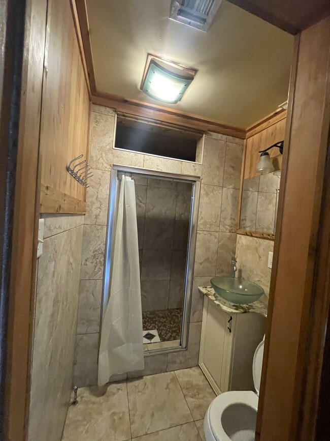 Building Photo - 2422 Stafford St