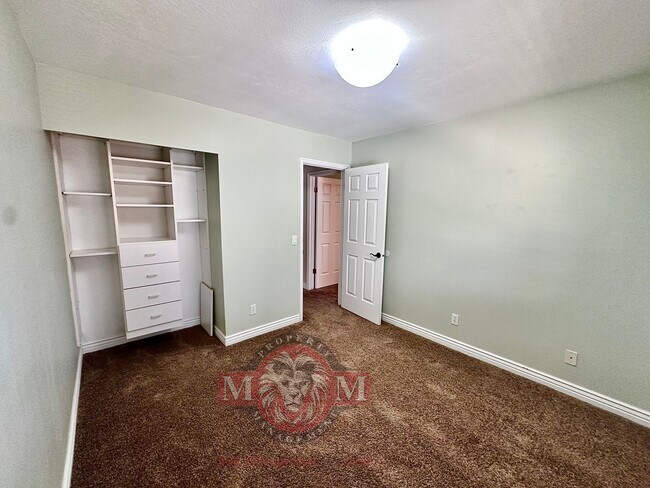 Building Photo - 4 Bed 3.5 Bath Beautiful Home In Sandy