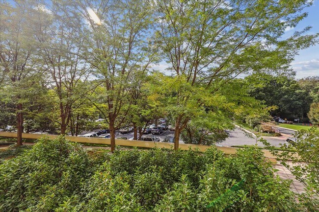 Building Photo - 10401 Grosvenor Pl